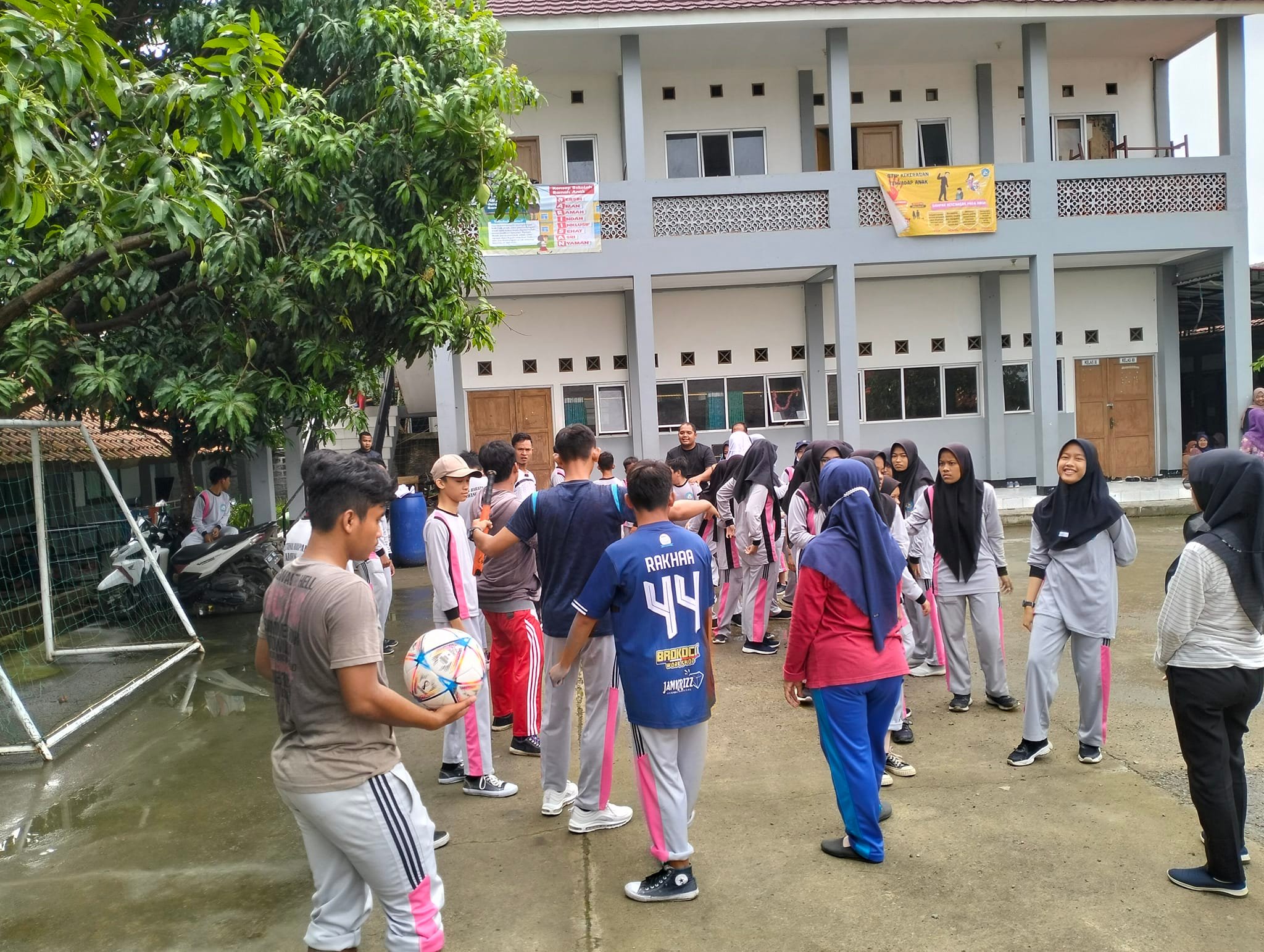 Siswa/Siswi SLB B Tunas Harapan Karawang (BerOlahraga)